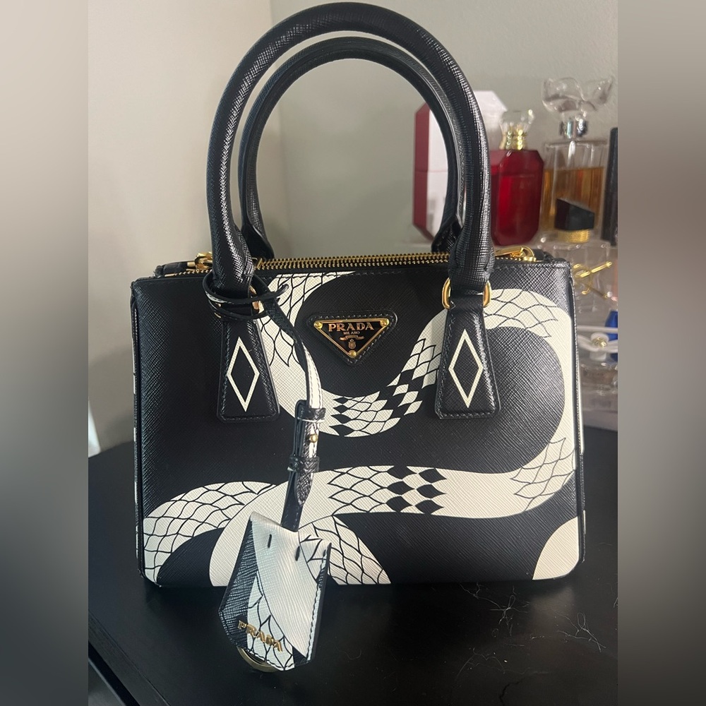 PRADA SAFFIANO BAG